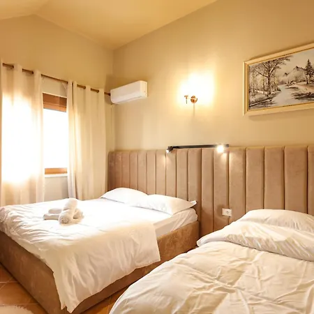 Apartamento Rooftop With Balcony Next To Fafa Golem (Tirana)
