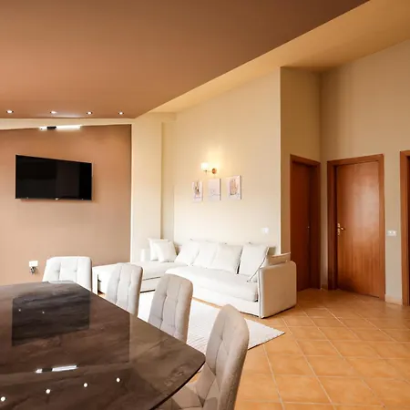 Rooftop With Balcony Next To Fafa Apartamento Golem (Tirana)