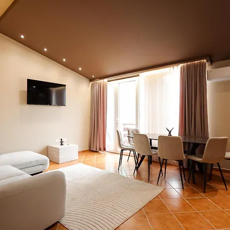 Rooftop With Balcony Next To Fafa Apartamento Golem (Tirana)