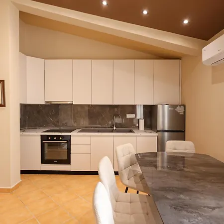 Rooftop With Balcony Next To Fafa Apartamento Golem (Tirana)